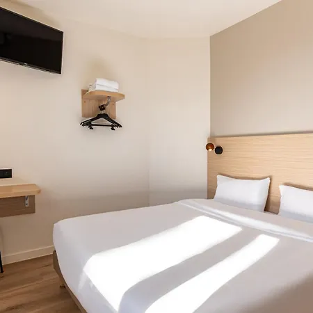 Kyriad Eco - Marne-la-vallee מלון
